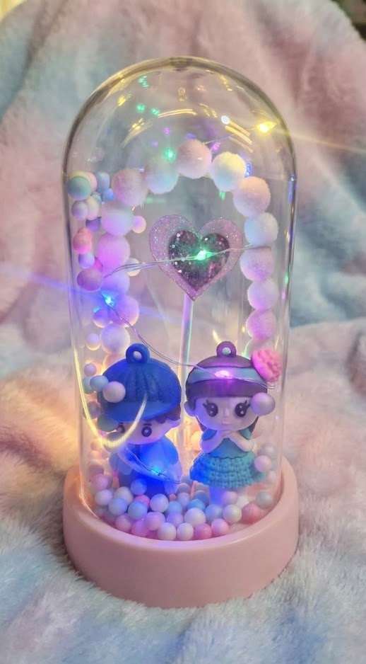 Adorable Miniature Couple Dome Lamp – Cute LED Night Light for Birthday & Friendship